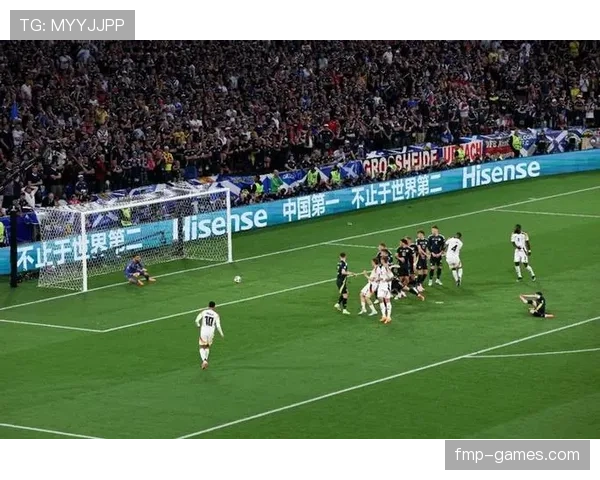 欧洲杯明星赛激战正酣,球星闪耀点燃绿茵激情 欧洲杯明星赛激战正酣,球星闪耀点燃绿茵激情