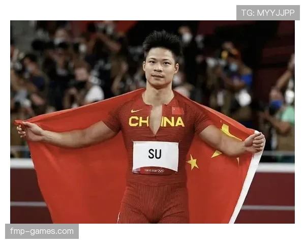 苏炳添训练间隙那一身装备，瞅着比明星还奢侈，这生活真没法普通人比